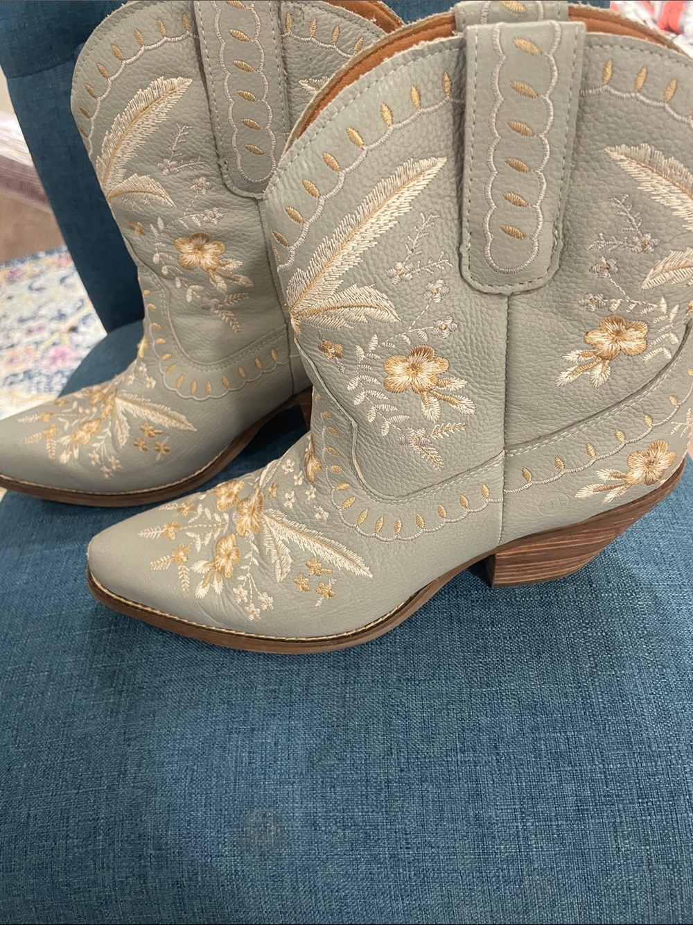 dingo Light Gray Embroidered Floral Western Boots
